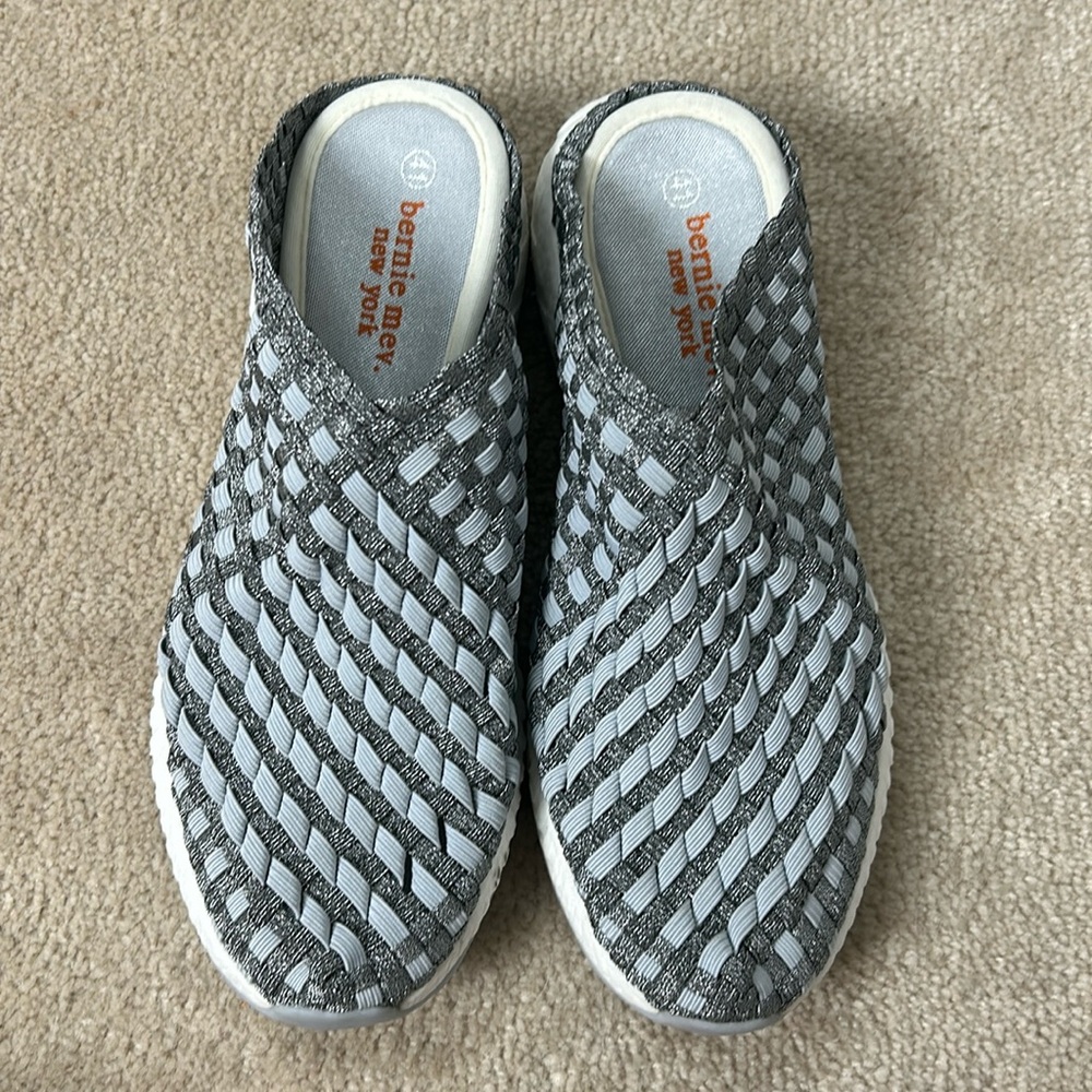 Bernie Mev. Woven Stretch Comfort Slides Size 41 (equivalent US 10)